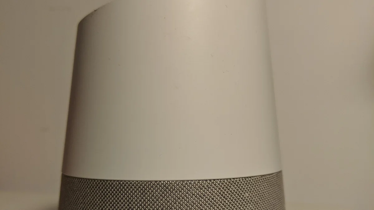 Google Home Speaker'lar yüzlerce GB veri indiriyor
