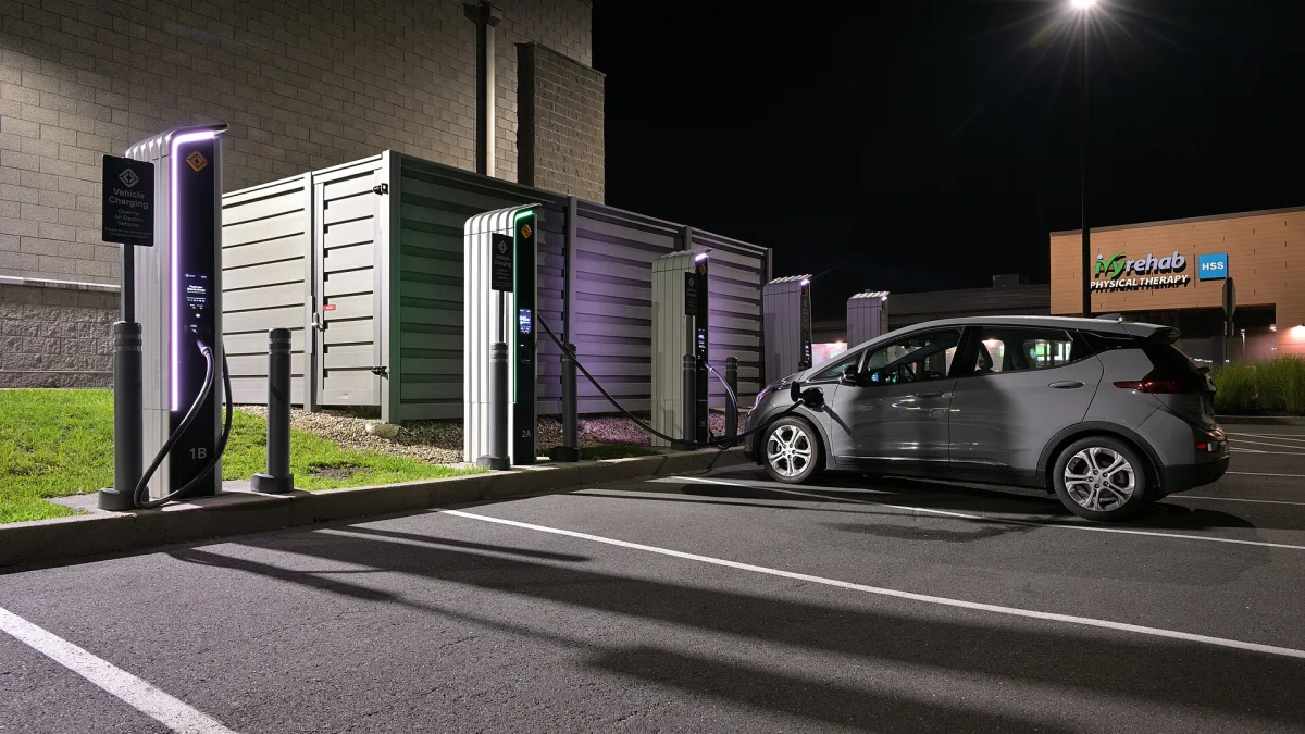 Rivian hızlı şarj ağı 39% büyüdü, 1.185 noktaya ulaştı