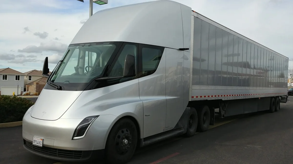 Tesla Semi Megacharger istasyonları Atlanta-Savannah rotasında hizmete girdi
